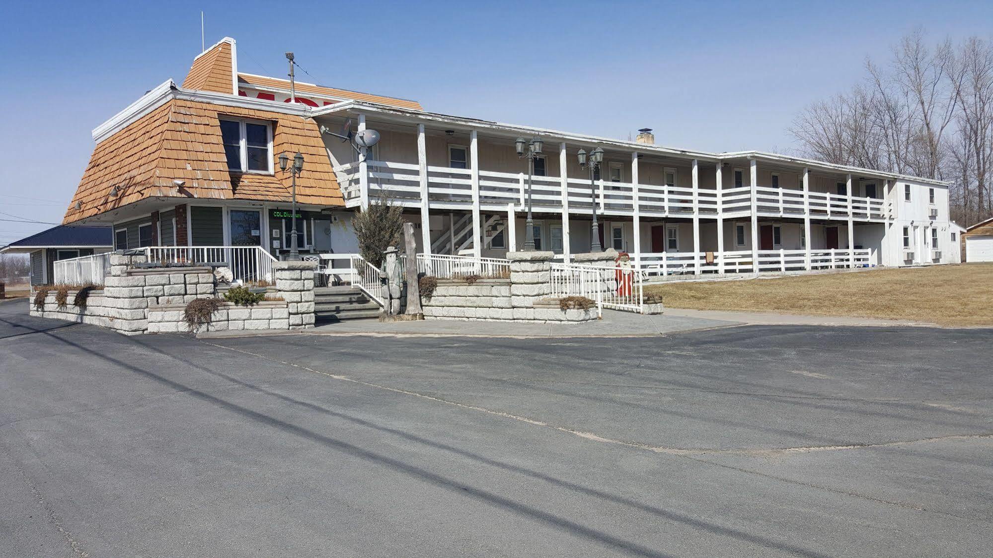 Rip Van Winkle Motel Plattsburgh Exterior photo